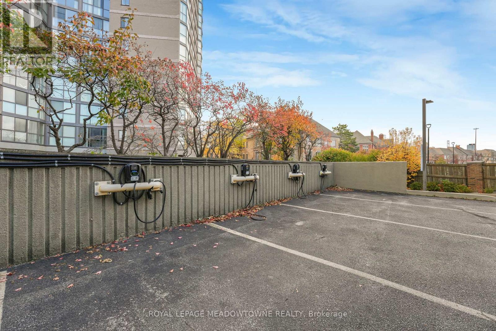 Apartment at 204 - 4235 SHERWOODTOWNE BOULEVARD E, Mississauga