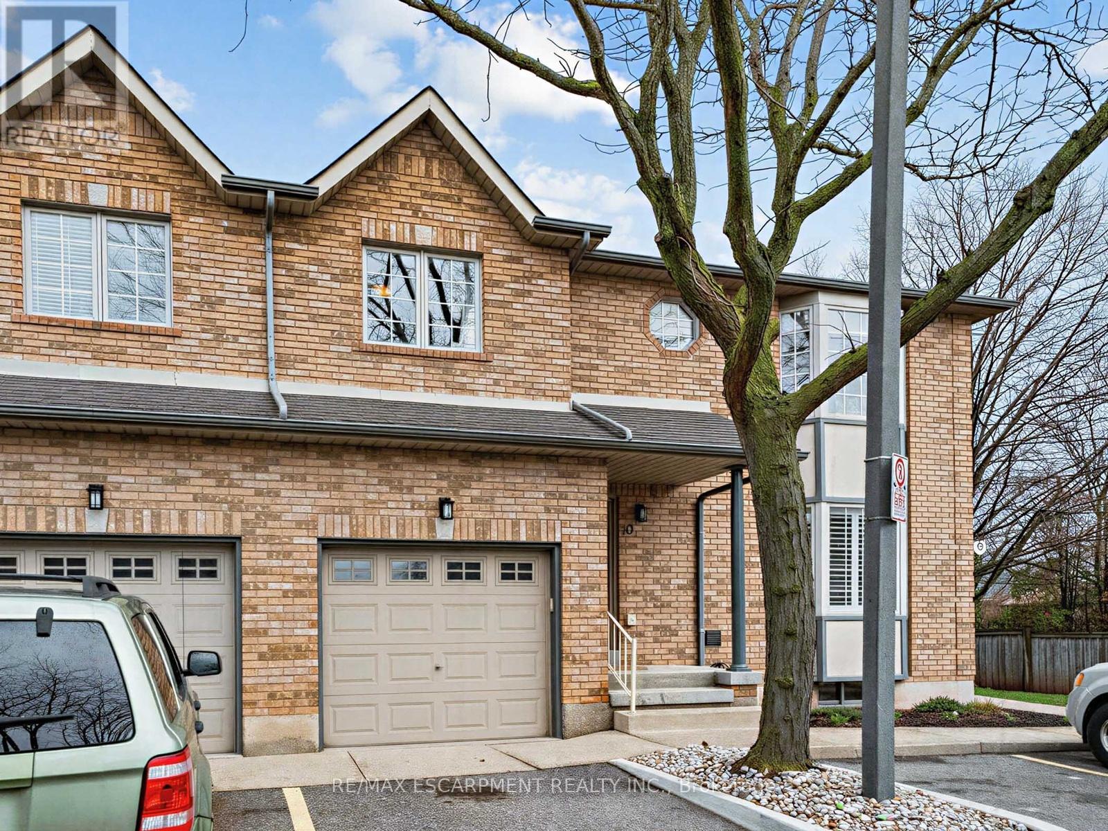 Townhouse at 10 - 705 CUMBERLAND AVENUE, Burlington (Roseland)