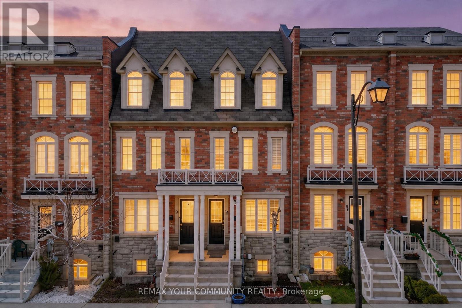 Townhouse at 10 TED WRAY CIRCLE, Toronto (Downsview-Roding-CFB)