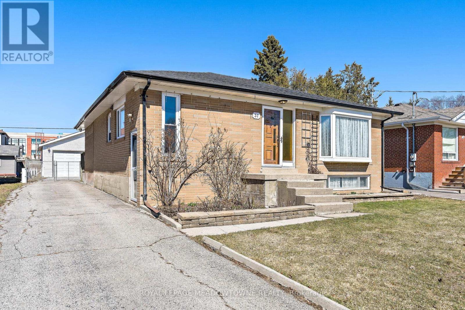 Detached at 37 PRINCE CHARLES DRIVE, Halton Hills (Georgetown)