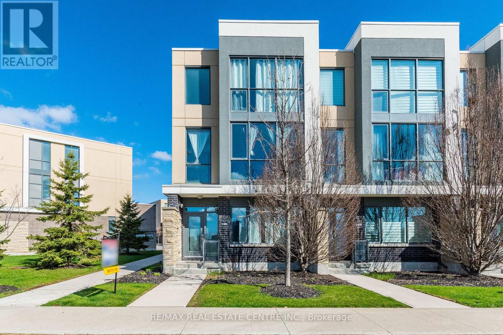 Townhouse at 1 - 120 LITTLE CREEK ROAD, Mississauga (Hurontario)