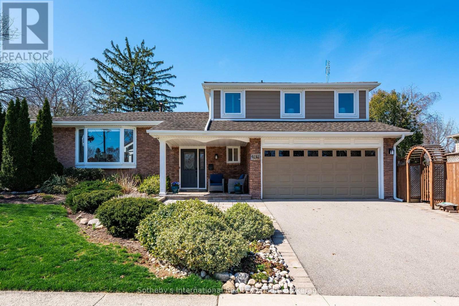 Detached at 4151 SPRUCE AVENUE, Burlington (Shoreacres)