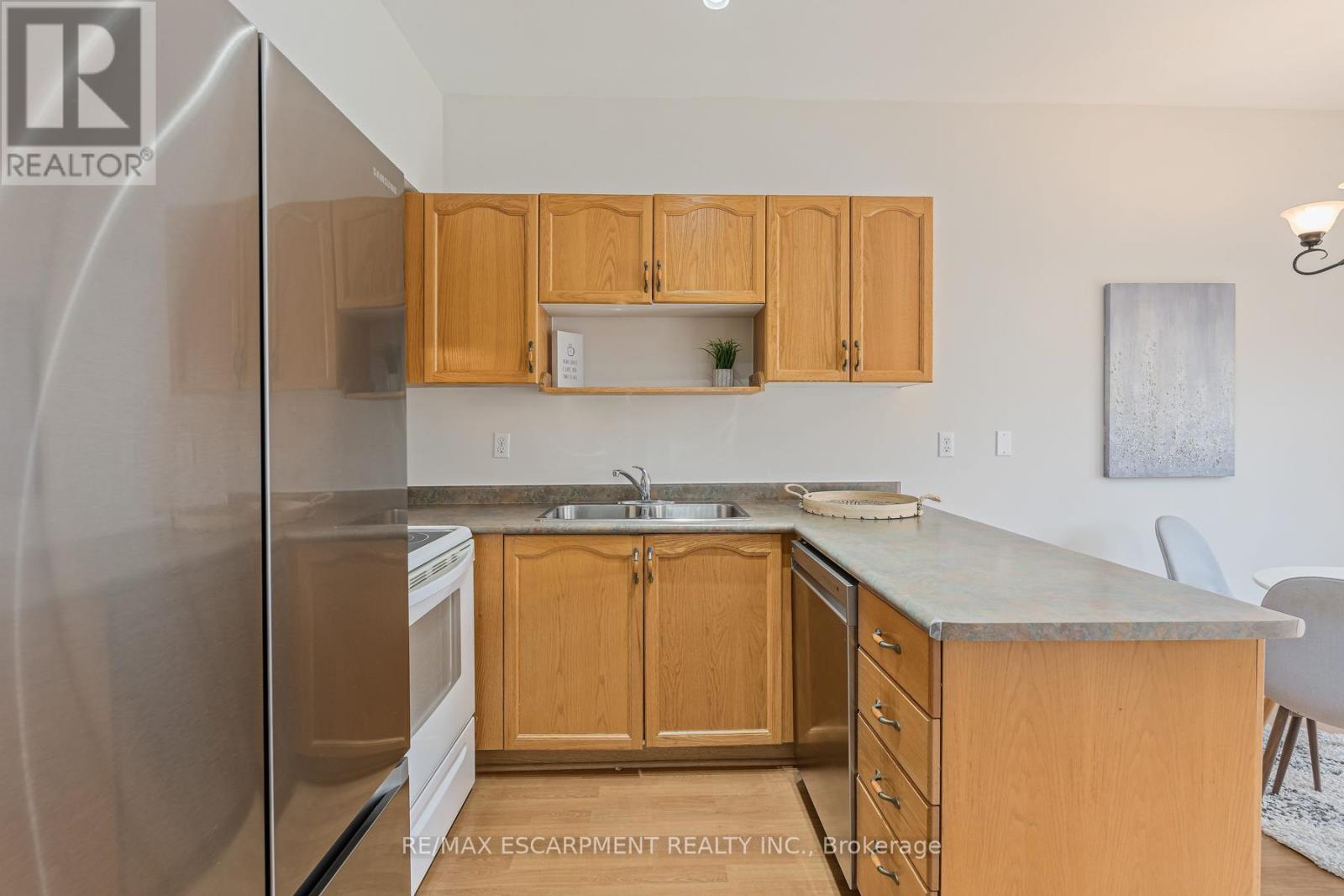 Townhouse at 2393 DALEBROOK DRIVE, Oakville