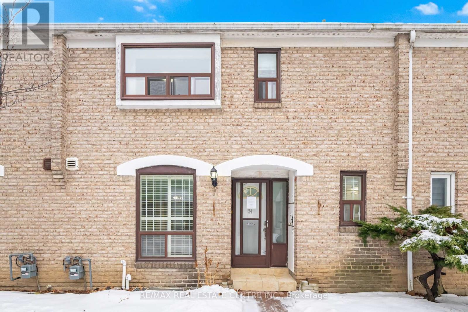 Townhouse at 24 - 25 GOSFORD BOULEVARD, Toronto (Black Creek)