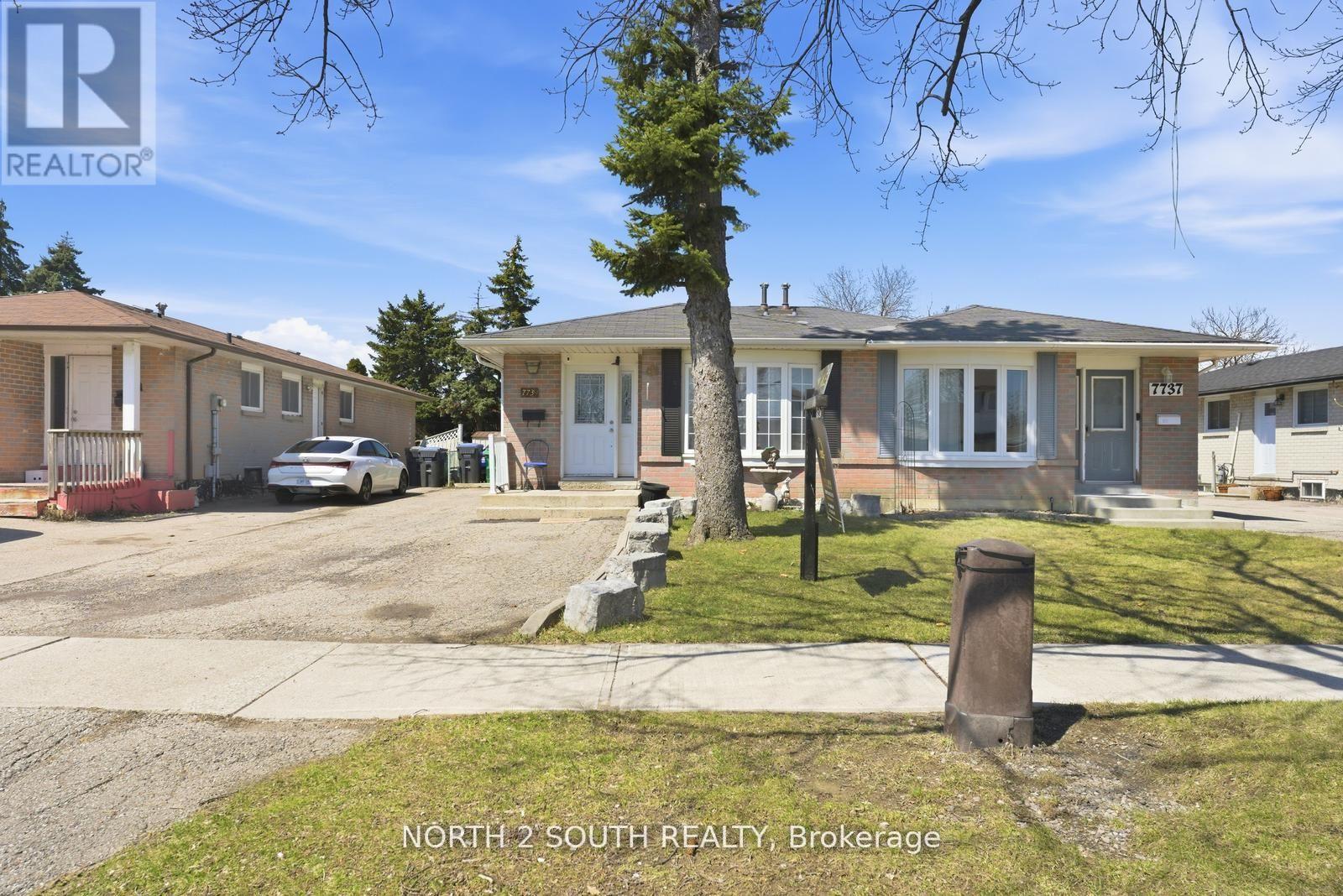 Semi-Detached/Link at 7739 PRIORY CRESCENT, Mississauga (Malton)