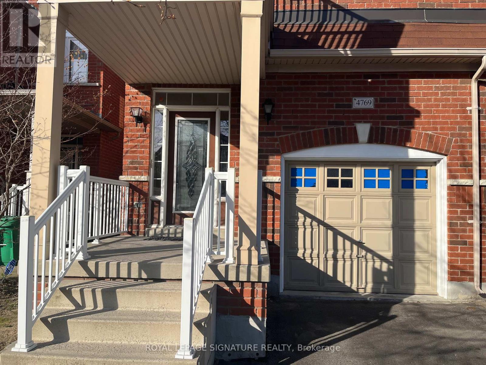 Semi-Detached/Link at 4769 BLUEFEATHER LANE, Mississauga (Hurontario)