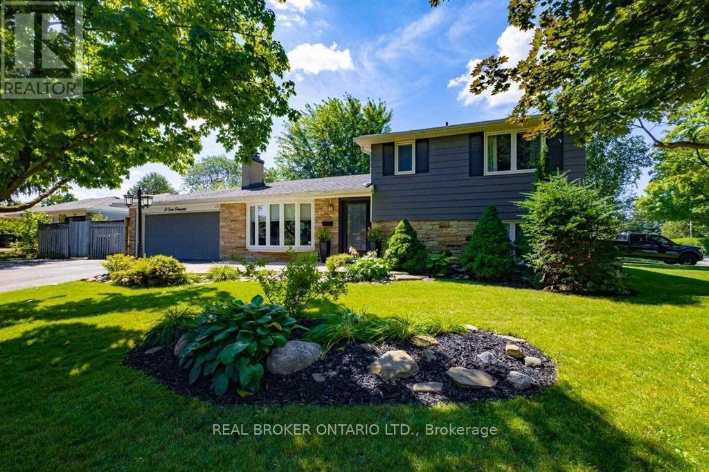 Detached at 2 CORE CRESCENT, Brampton (Brampton East)