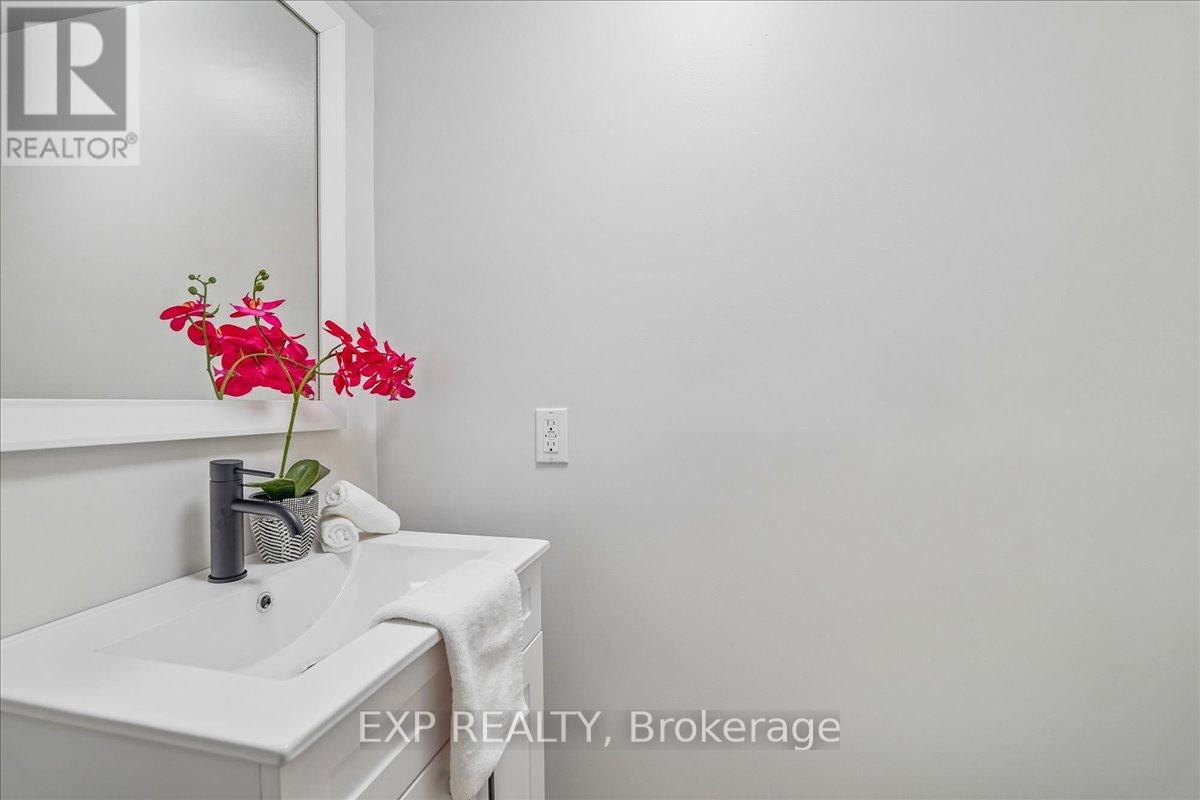 Townhouse at 72 - 1556 LANCASTER DRIVE, Oakville