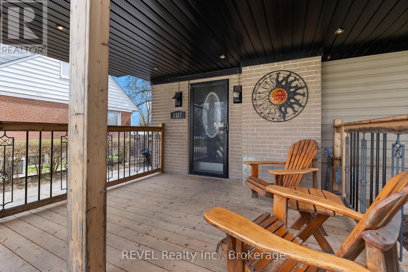 Detached at 1367 ST MARYS CRESCENT, Burlington