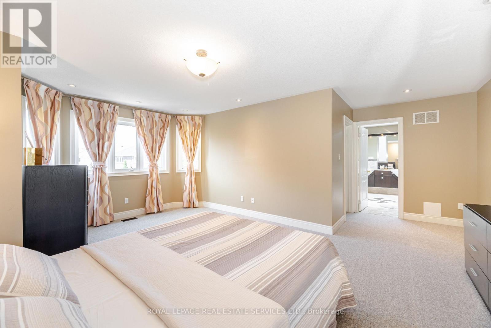Detached at 3809 CANDLELIGHT DRIVE, Mississauga
