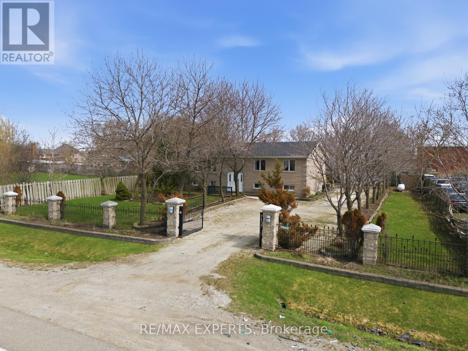 Detached at 5945 KING STREET, Caledon