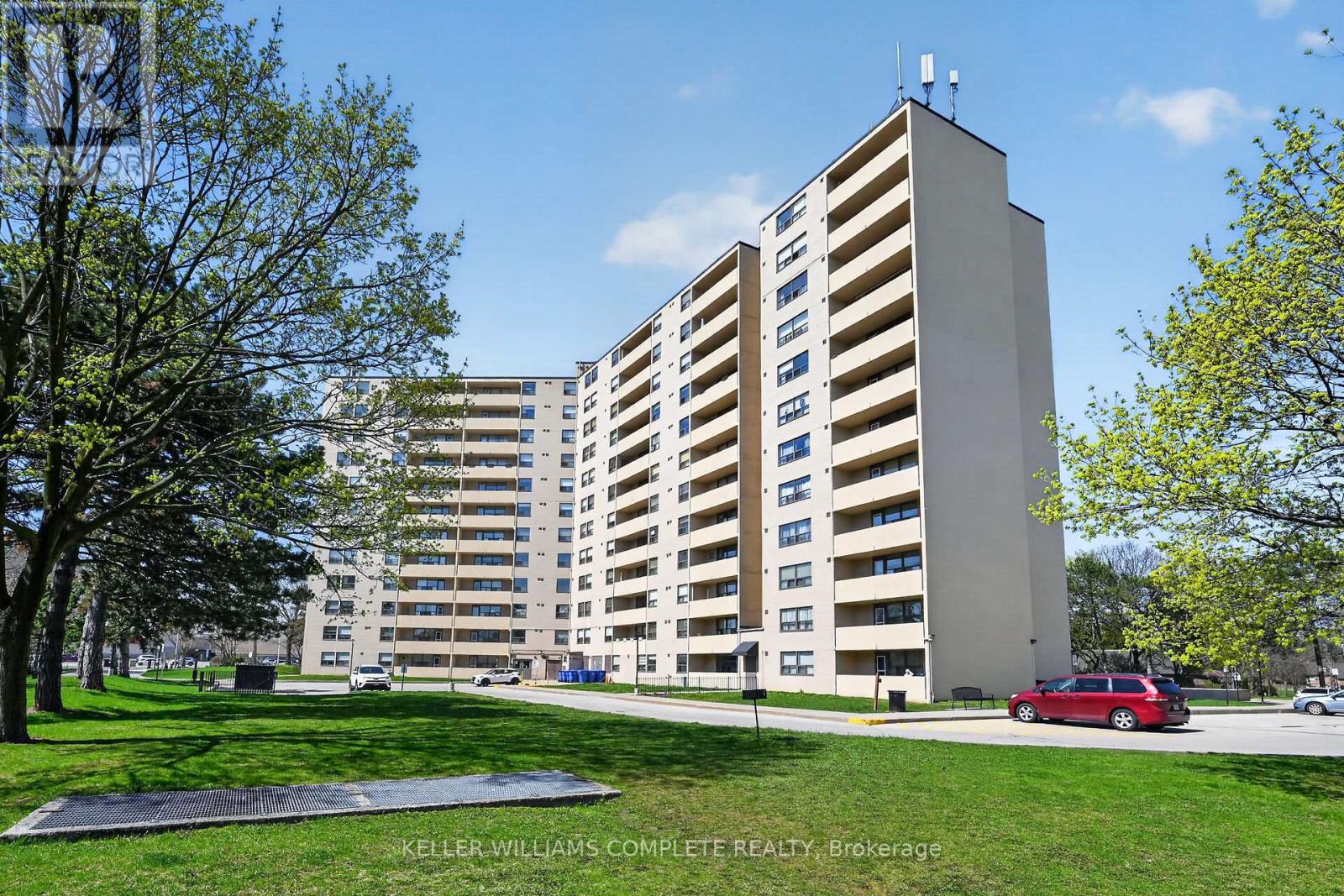 Apartment at 904 - 700 DYNES ROAD, Burlington (Roseland)