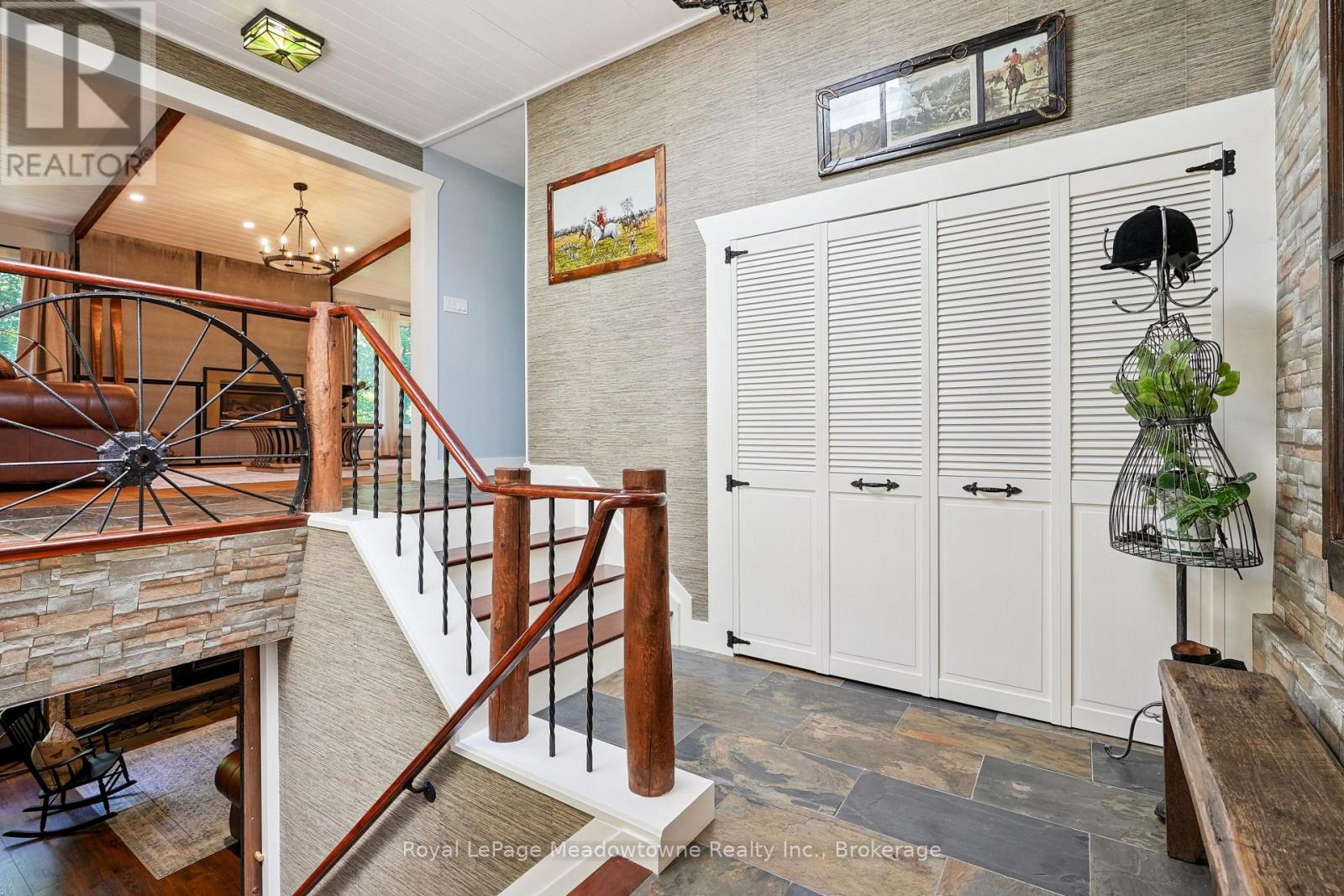 Detached at 9878 15 SIDE ROAD, Halton Hills
