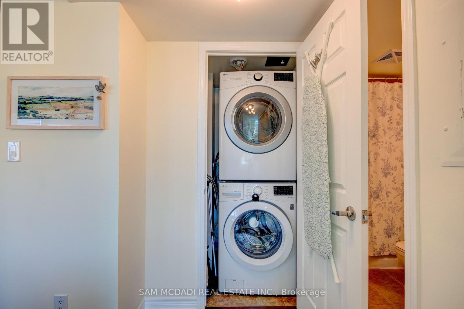 Apartment at 2205 - 208 ENFIELD PLACE, Mississauga