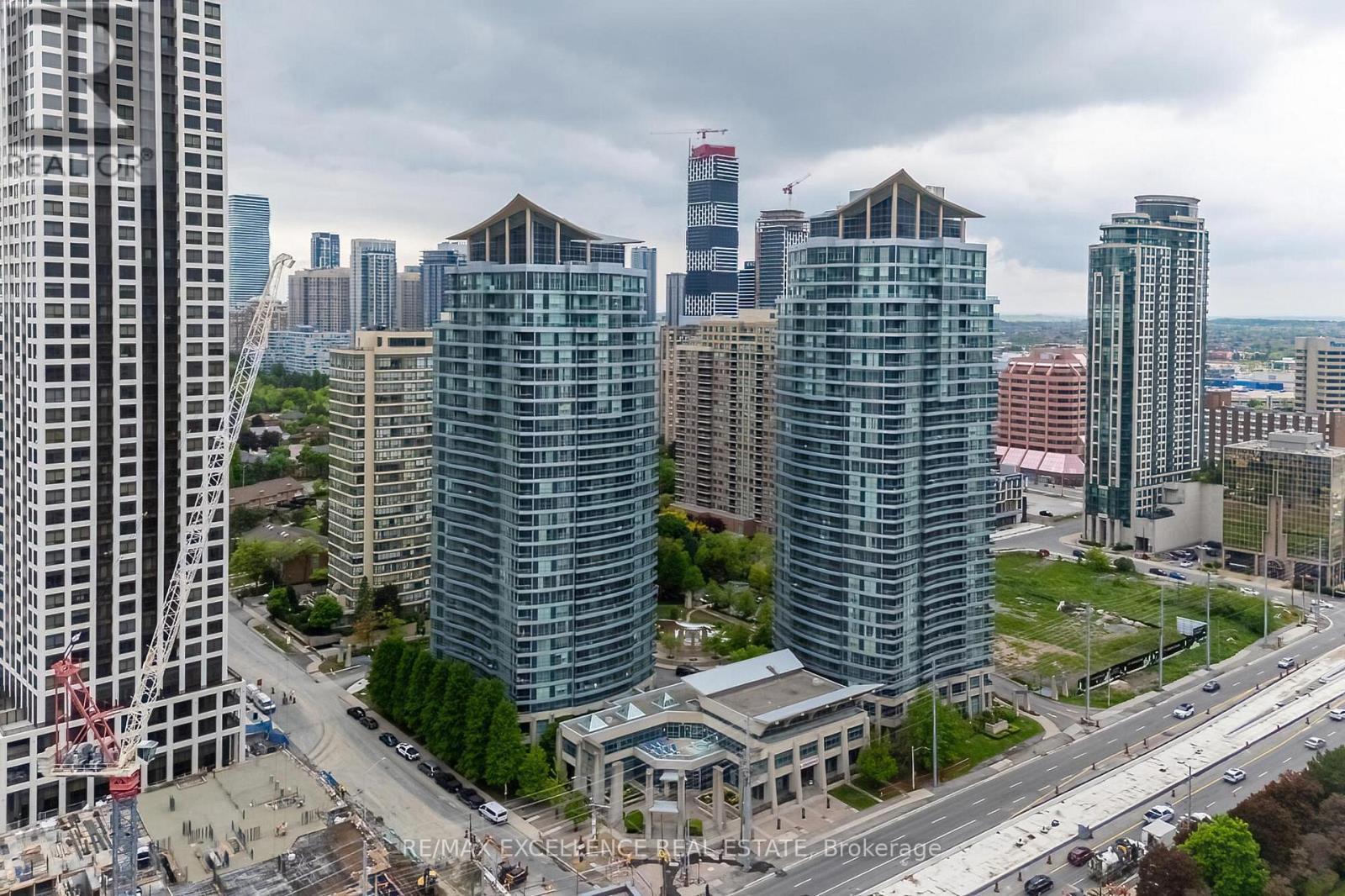 Apartment at 2102 - 33 ELM DRIVE, Mississauga (City Centre)
