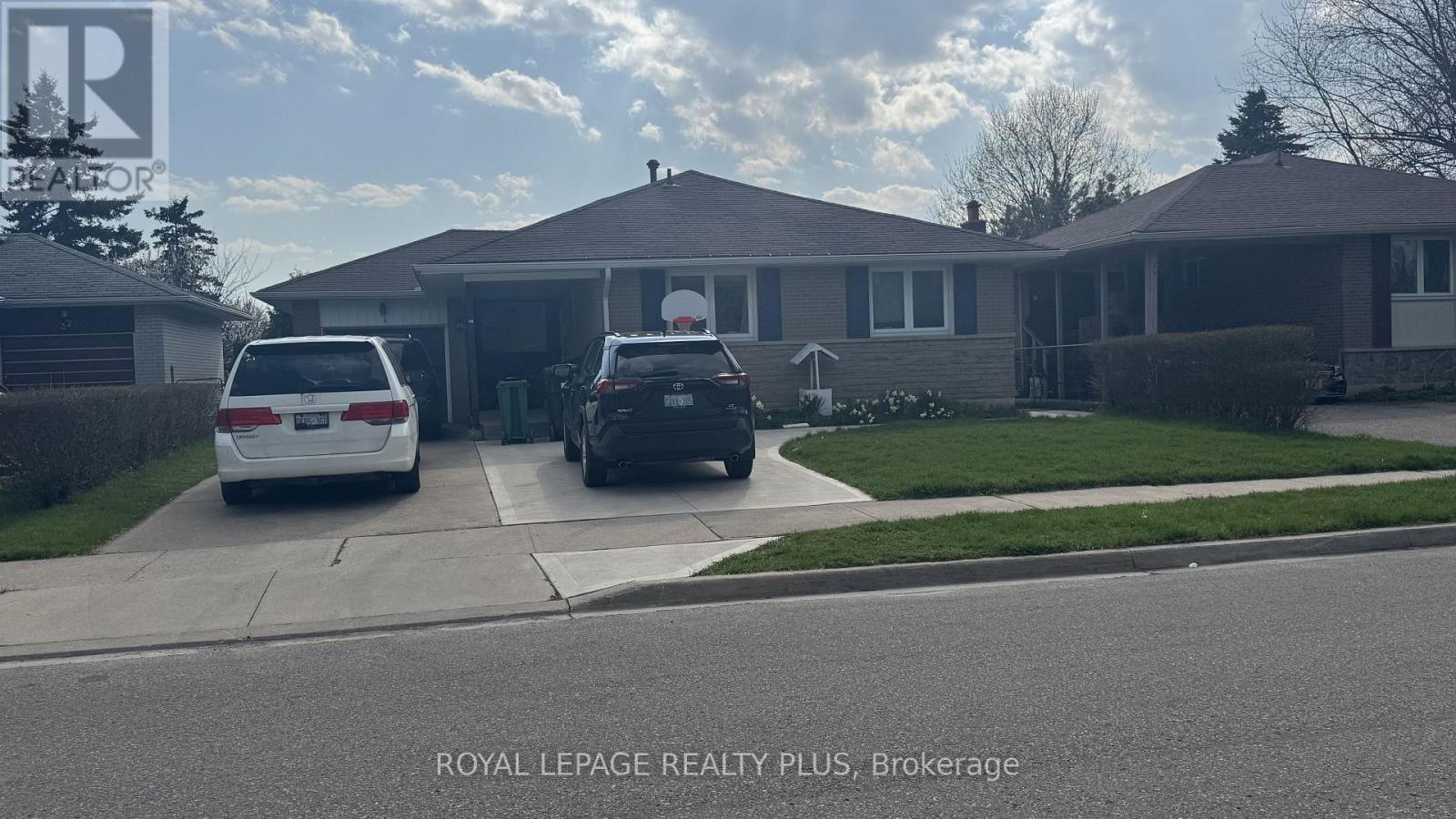 Detached at 34 HASLEMERE AVENUE, Brampton (Brampton East)
