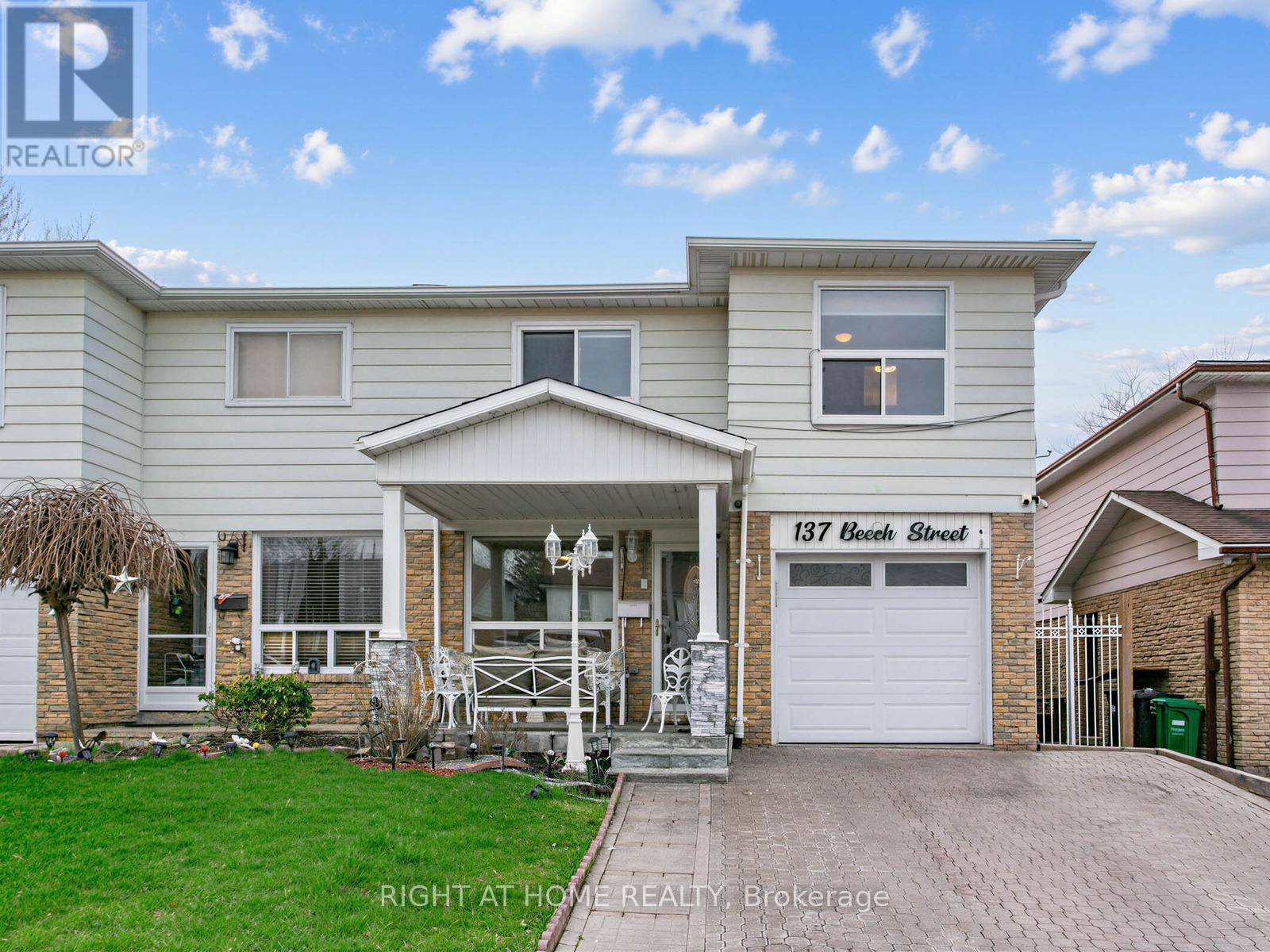 Semi-Detached/Link at 137 BEECH STREET, Brampton (Brampton North)