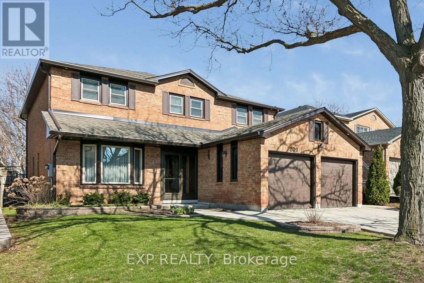 Detached at 209 NOTTINGHAM DRIVE, Oakville (CP College Park)