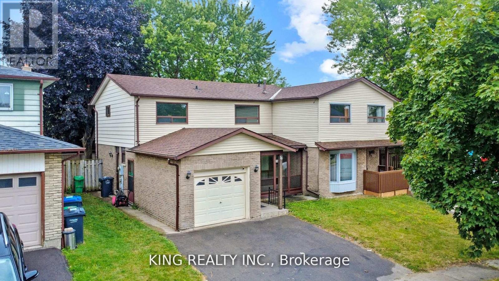 Semi-Detached/Link at 16 WIMBLEDON COURT, Brampton (Brampton North)