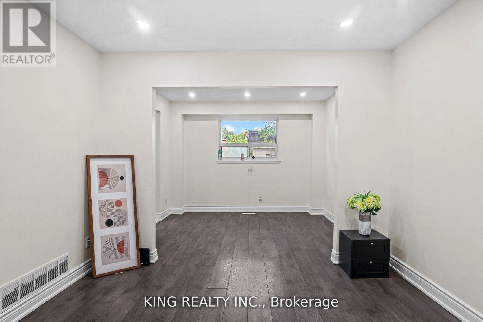 Semi-Detached/Link at 16 WIMBLEDON COURT, Brampton