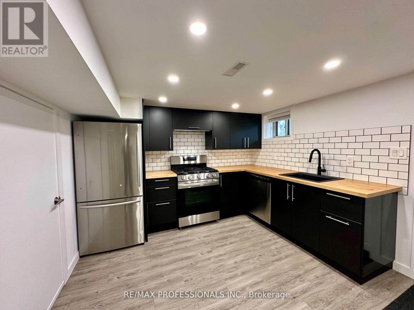 Detached at LOWER - 66 WHITBURN CRESCENT, Toronto (Downsview-Roding-CFB)