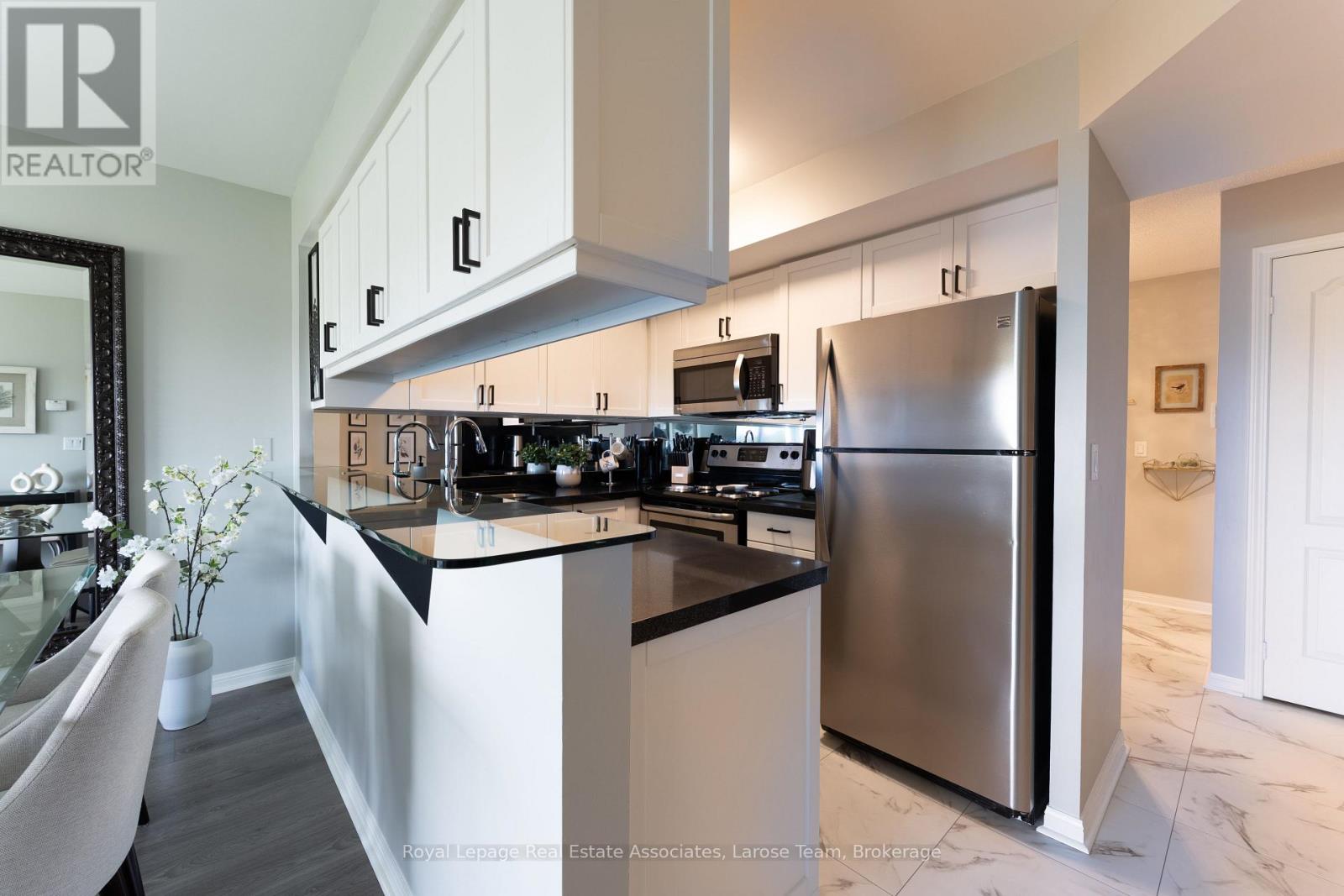 Apartment at 709 - 1140 PARKWEST PLACE, Mississauga