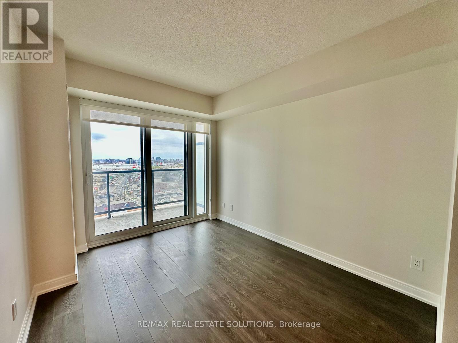 Apartment at 1611 - 30 SAMUEL WOOD WAY, Toronto