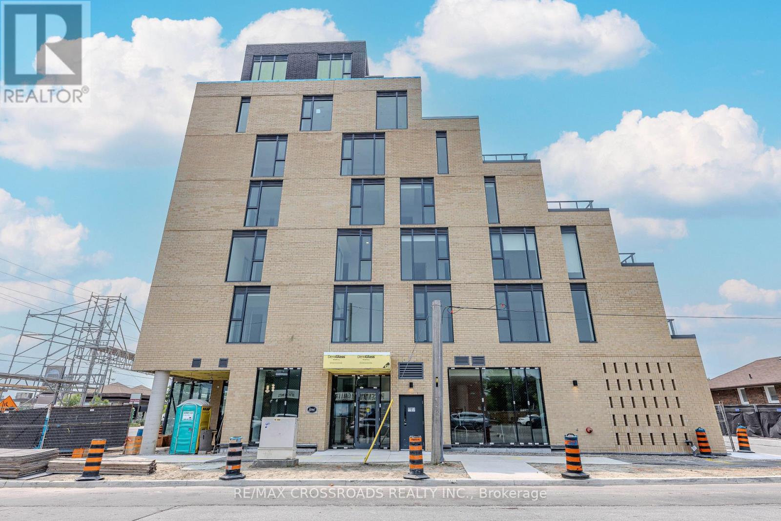 Apartment at 304 - 6 CHARTWELL ROAD, Toronto (Stonegate-Queensway)