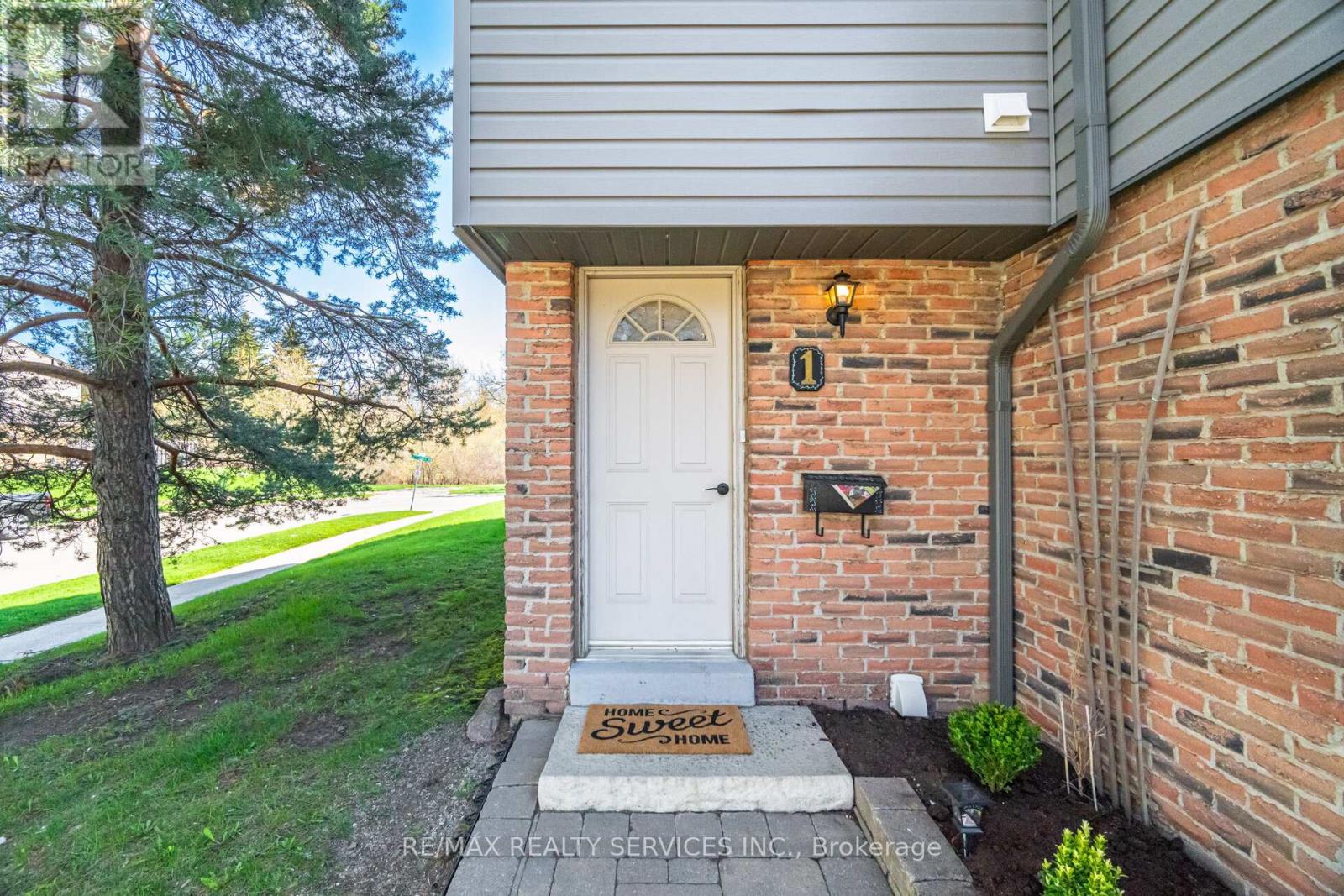 Townhouse at 1 - 1 TARA PARK COURT, Brampton