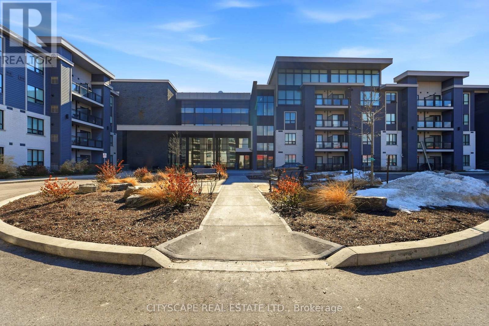 Apartment at 429 - 3170 ERIN MILLS PARKWAY, Mississauga (Erin Mills)