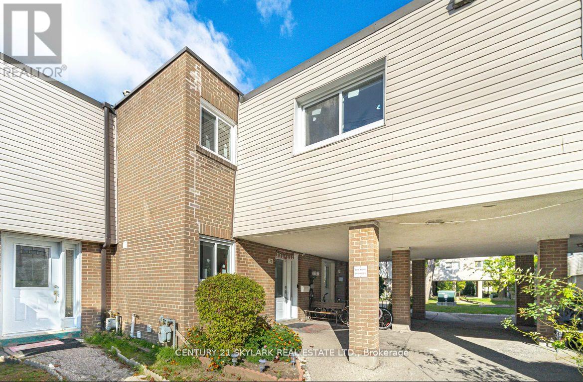 Townhouse at 26 - 435 SILVERSTONE DRIVE, Toronto (West Humber-Clairville)