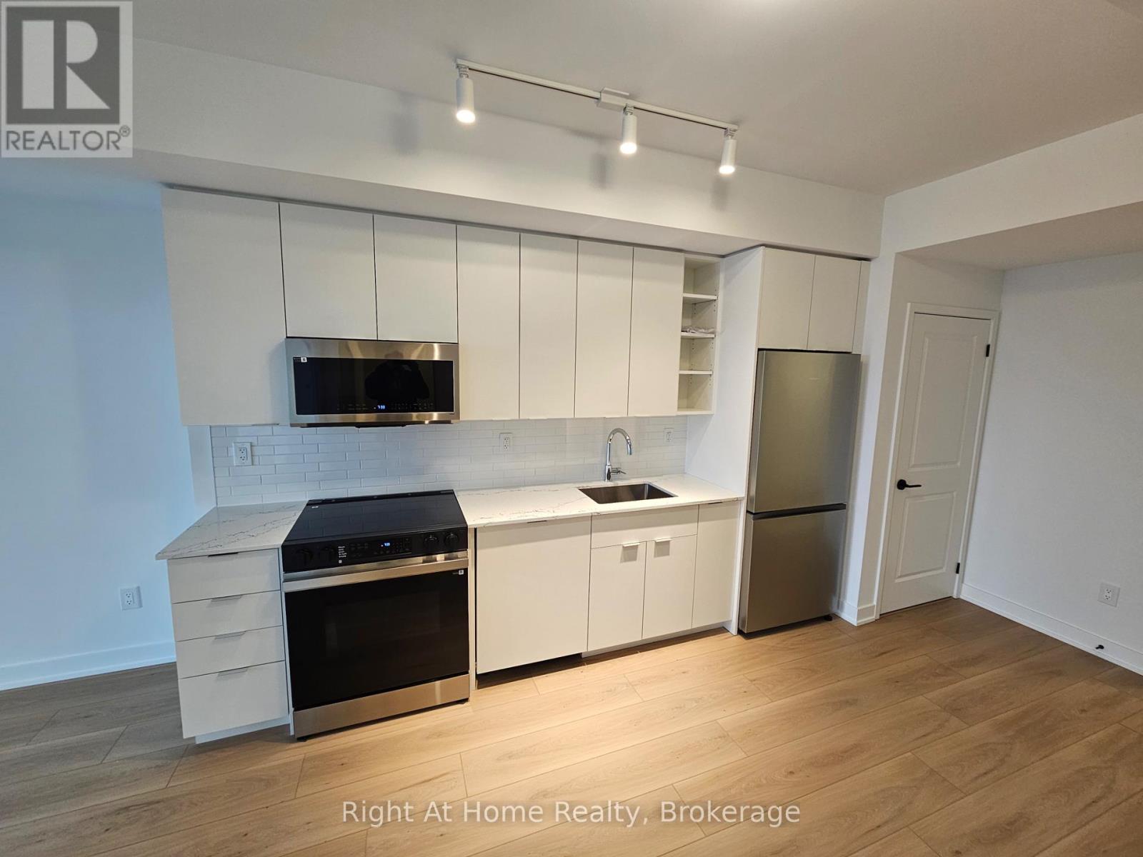 Apartment at 810 - 2075 LAKESHORE ROAD, Burlington (Brant)