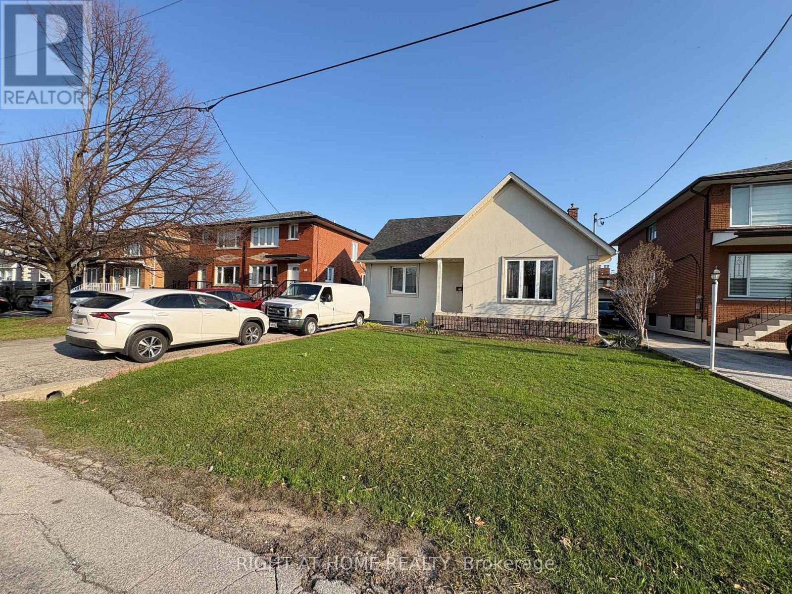 Detached at 25 BURLINGAME ROAD, Toronto (Alderwood)