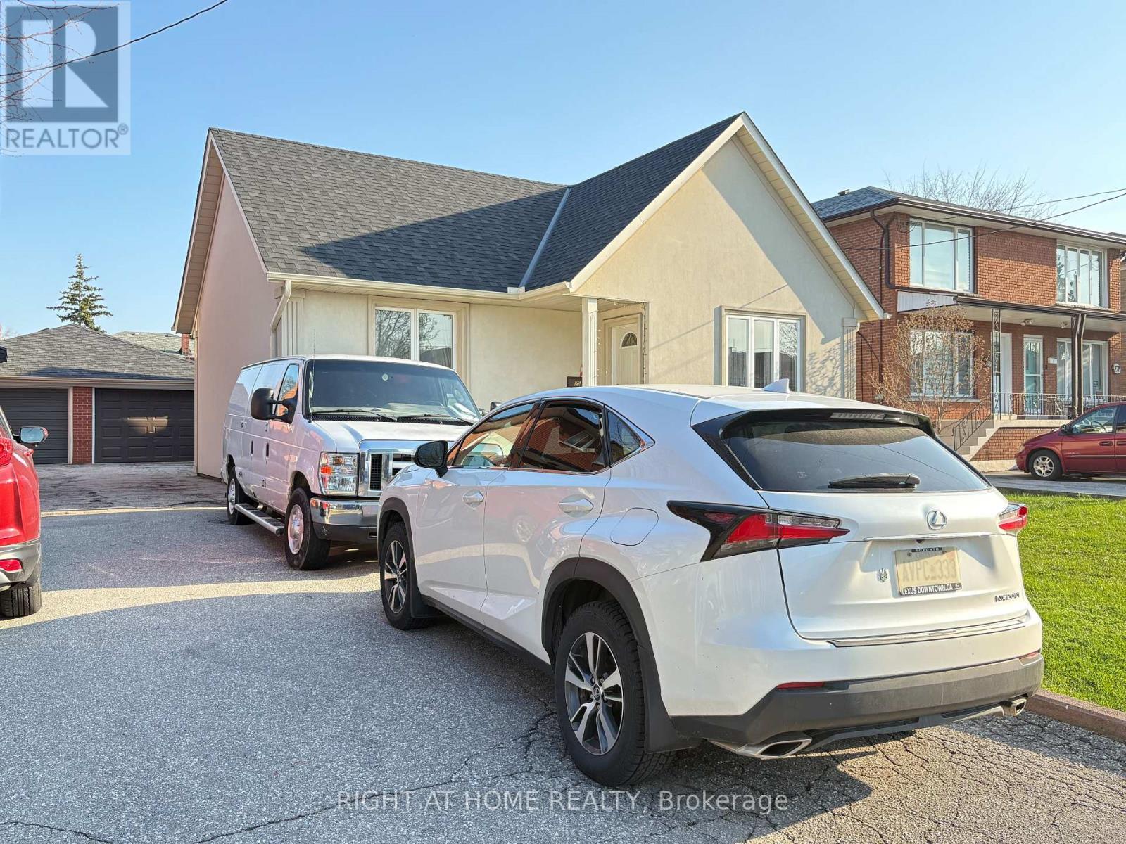 Detached at 25 BURLINGAME ROAD, Toronto