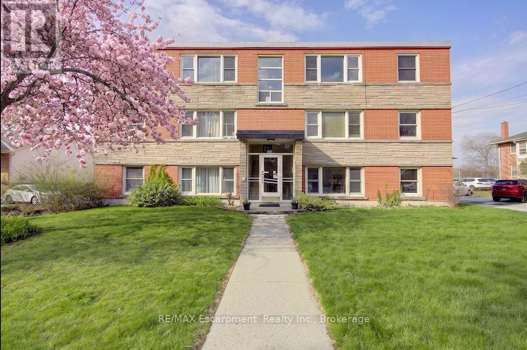 Multiplex at 204 - 830 ROBINSON STREET, Burlington (Brant)