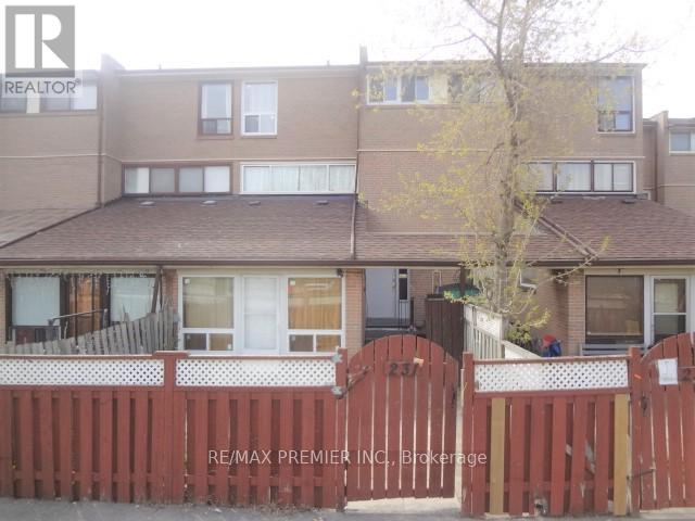 Townhouse at 231 - 260 JOHN GARLAND BOULEVARD, Toronto (West Humber-Clairville)
