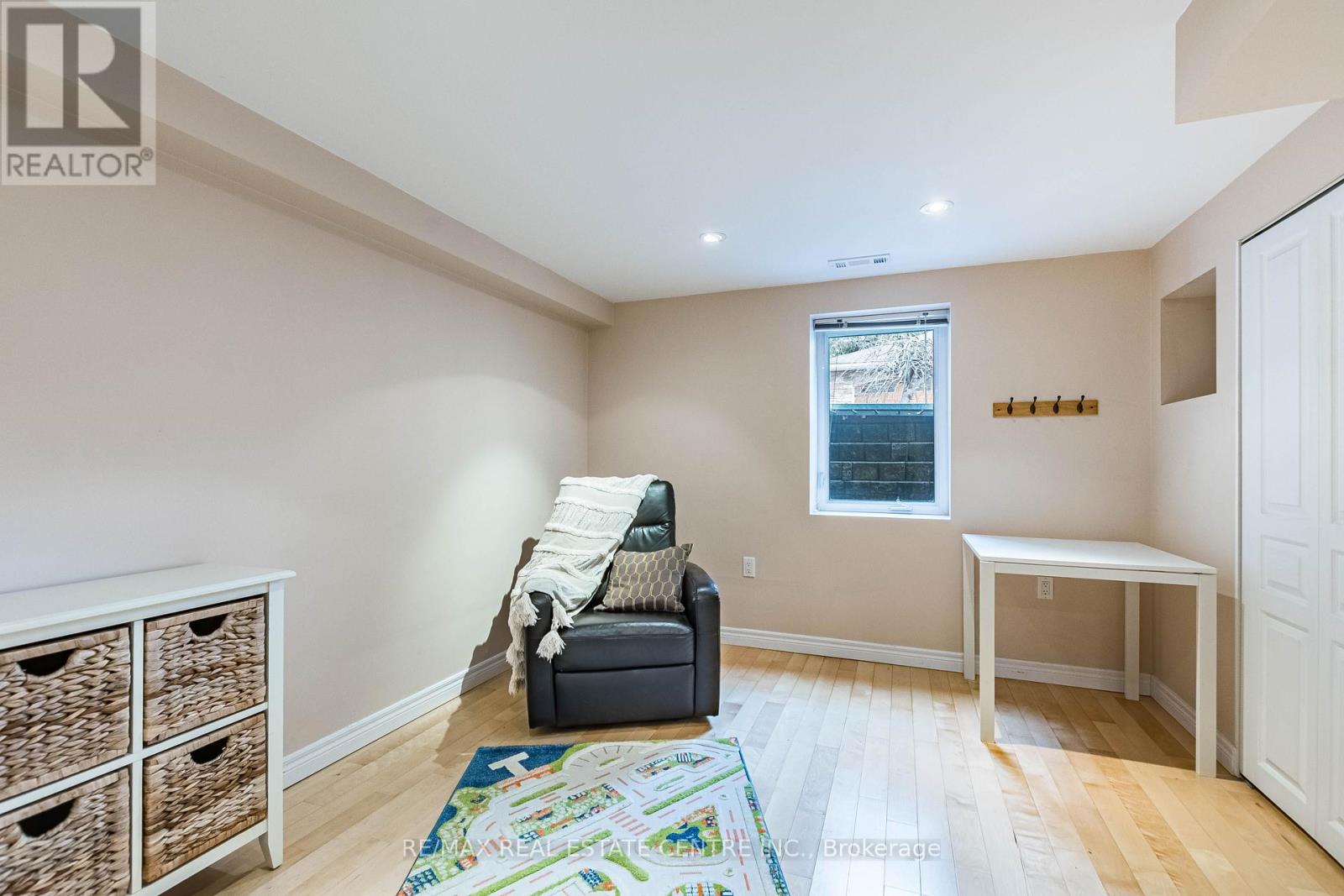 Detached at 37 MAPLE AVENUE N, Mississauga