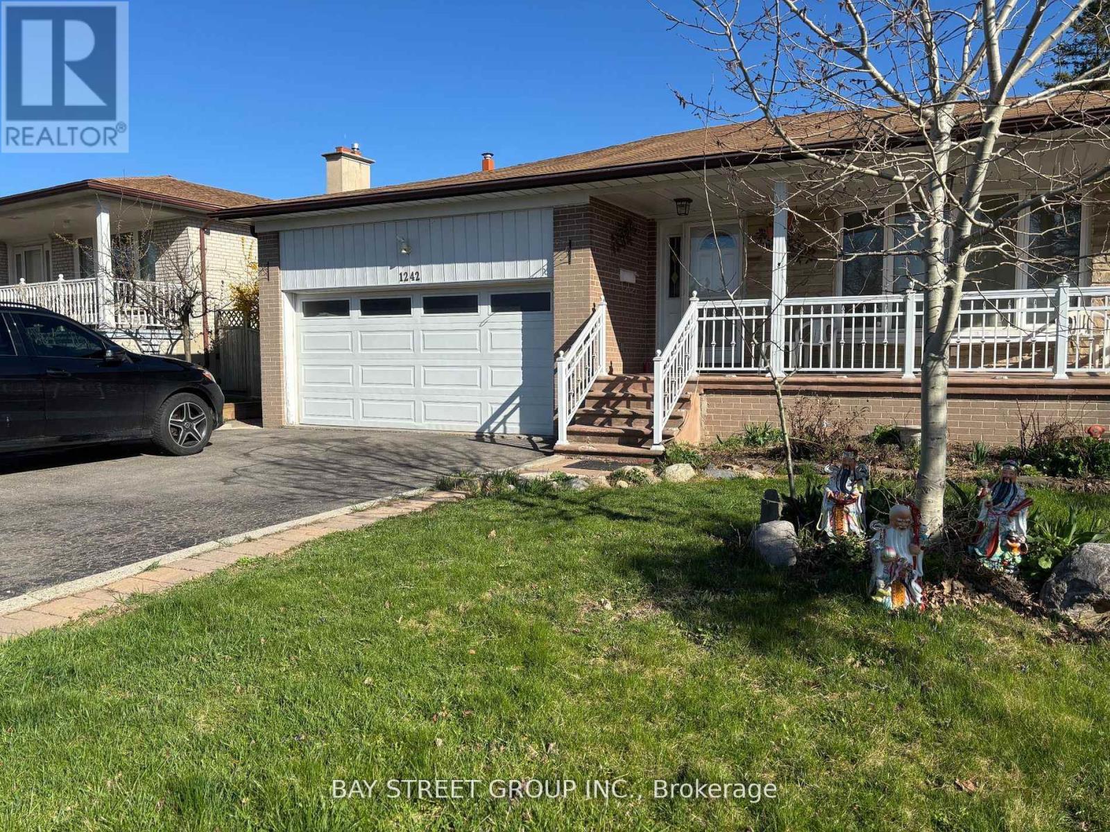 Detached at LOWER 1 - 1242 MCBRIDE AVENUE, Mississauga (Erindale)