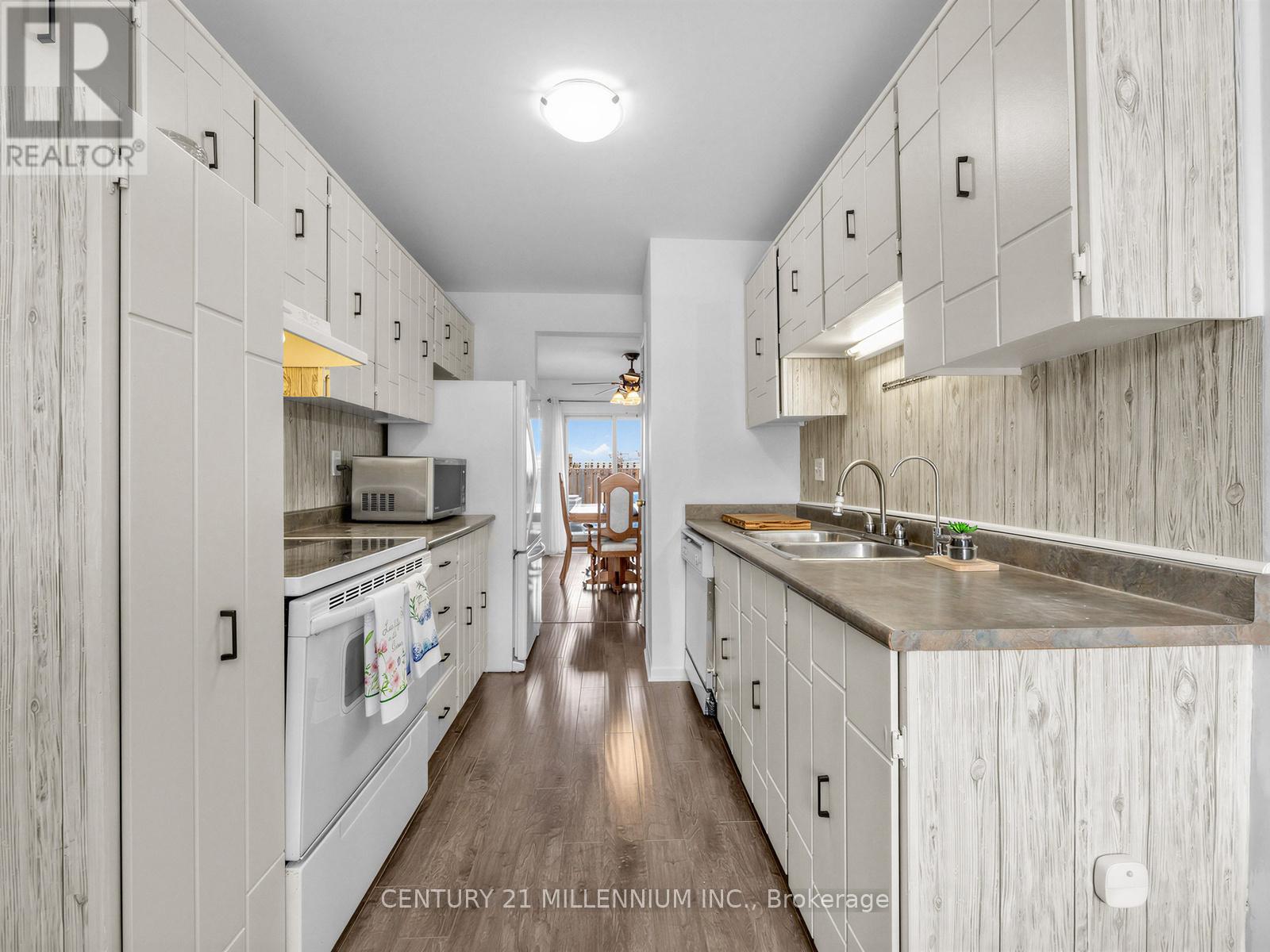 Townhouse at 52 - 1020 CENTRAL PARK DRIVE W, Brampton