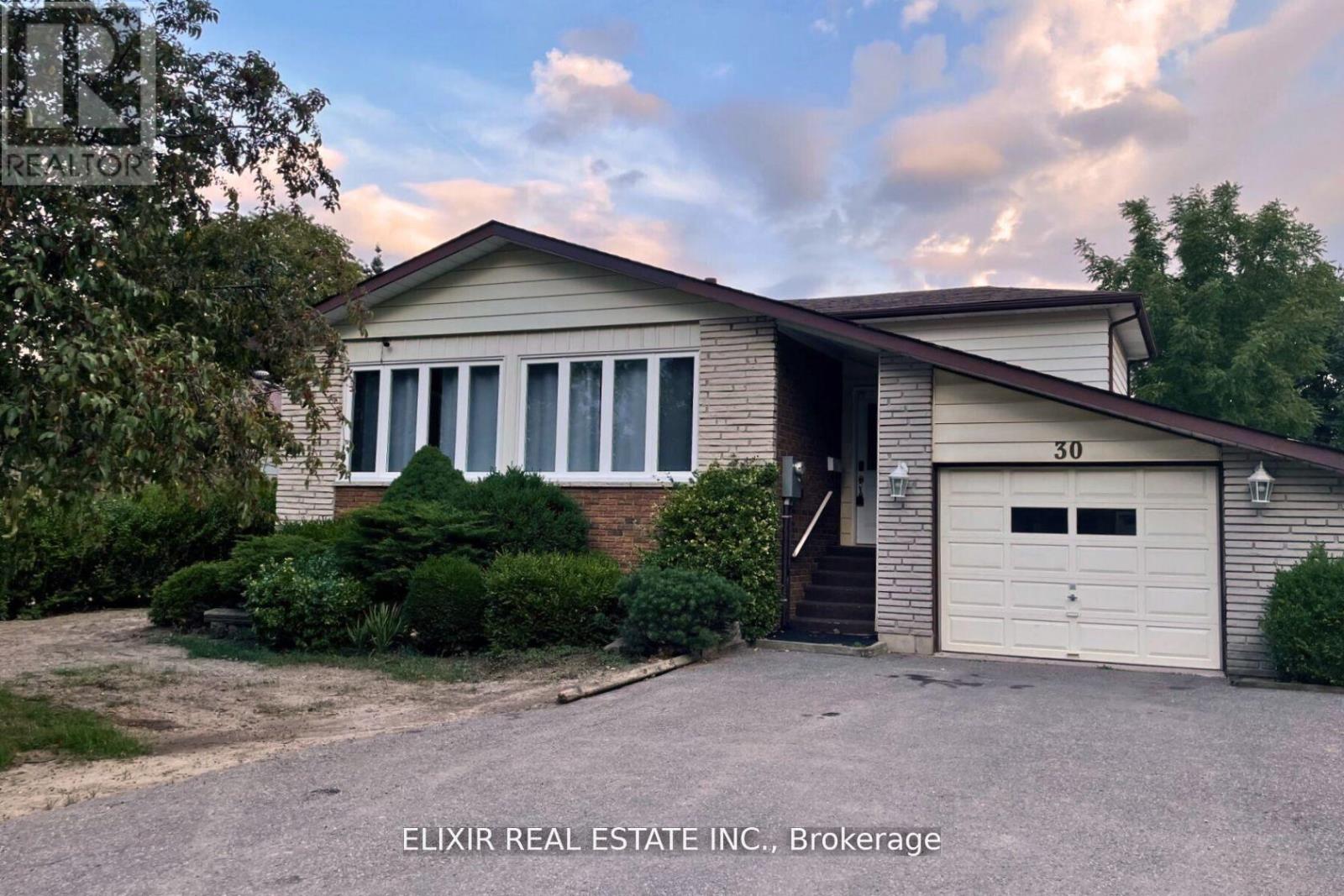 Detached at 30 TROTTERS LANE, Brampton (Brampton South)