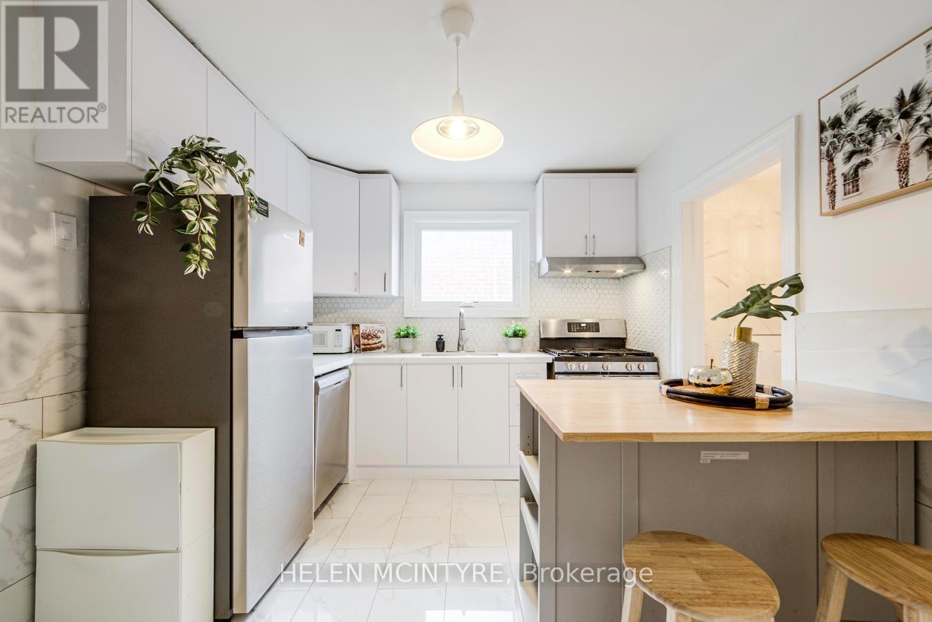 Detached at 2 BIRCH TREE CRESCENT, Toronto