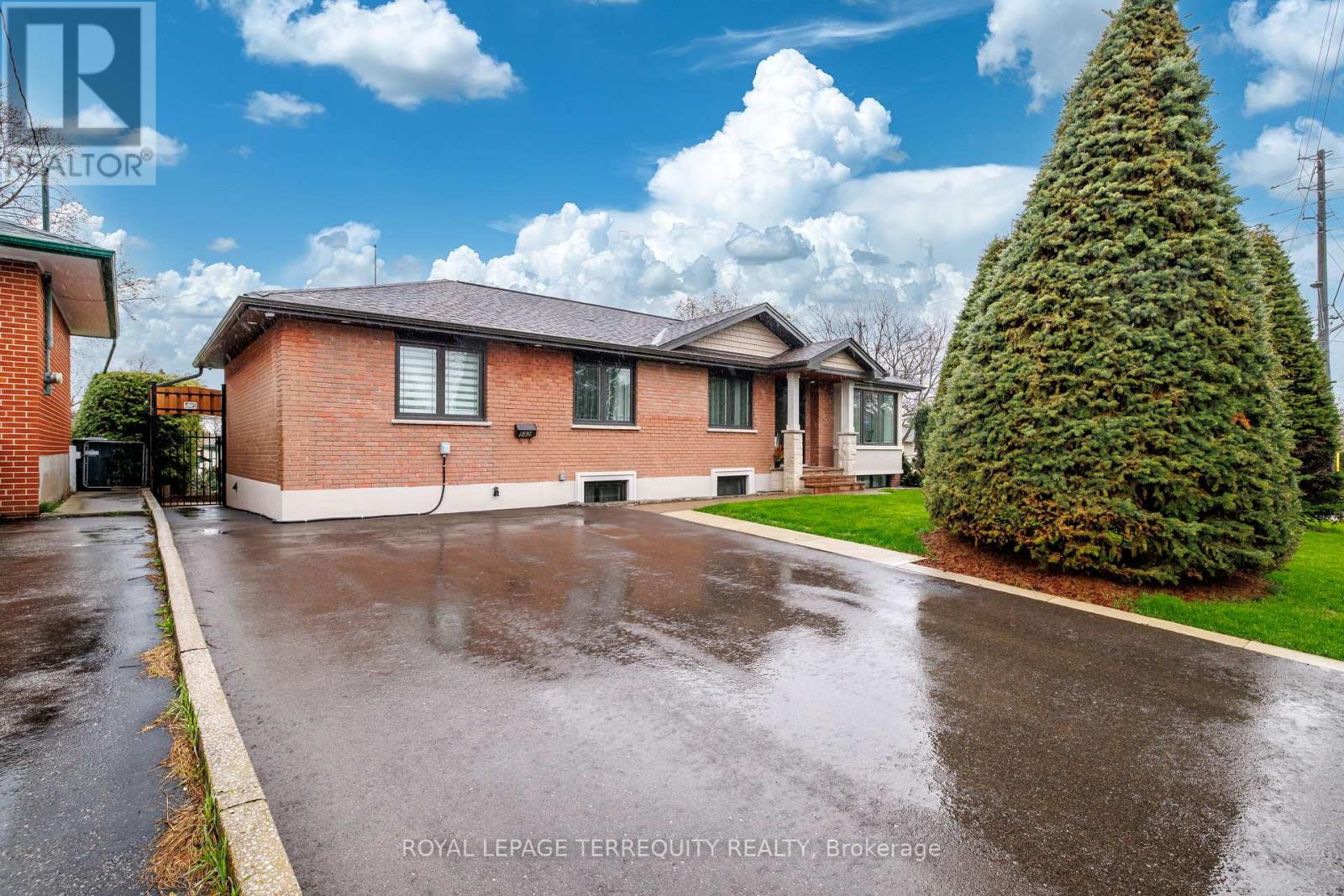 Detached at 582 HYACINTHE BOULEVARD, Mississauga (Mississauga Valleys)