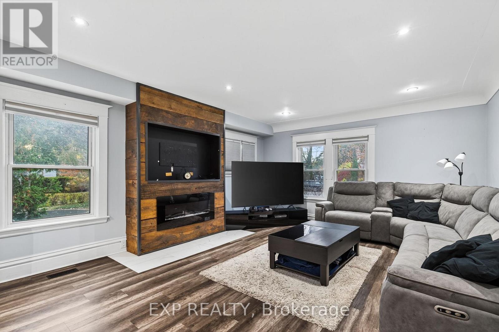Detached at 316 NORTH SHORE BOULEVARD W, Burlington