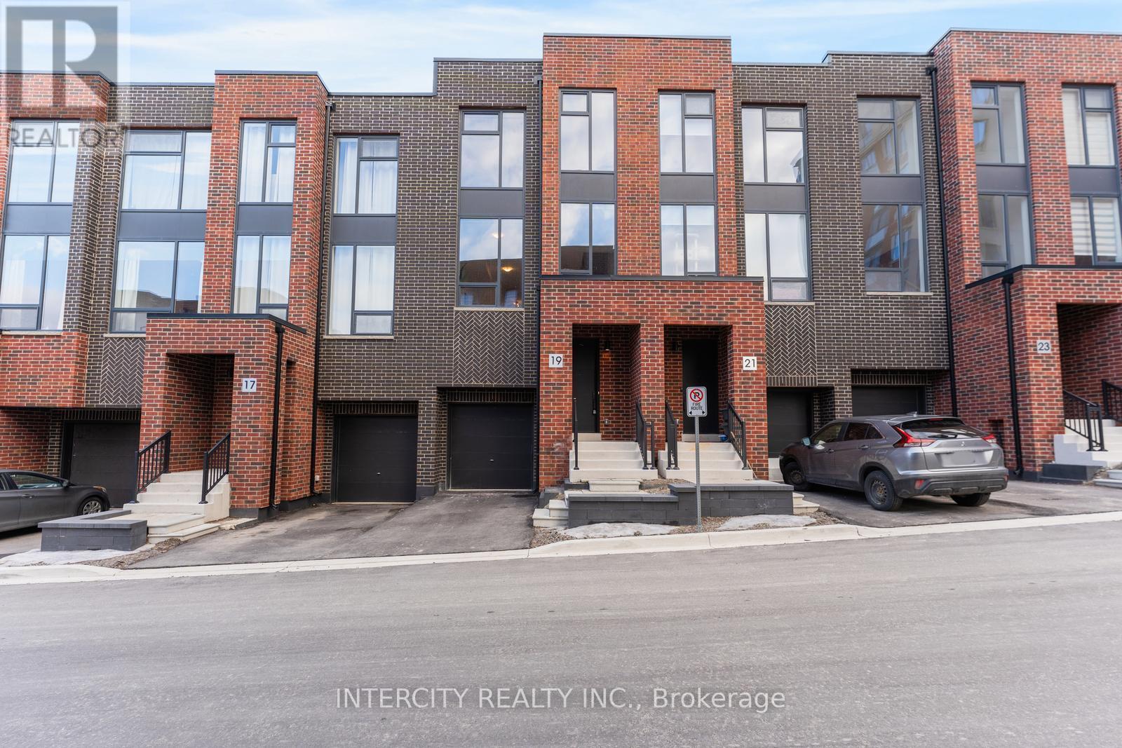 Townhouse at 19 DESIREE PLACE, Caledon (Bolton West)