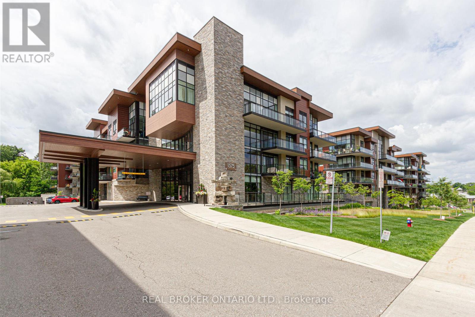 Apartment at 161 - 1575 LAKESHORE ROAD W, Mississauga (Clarkson)
