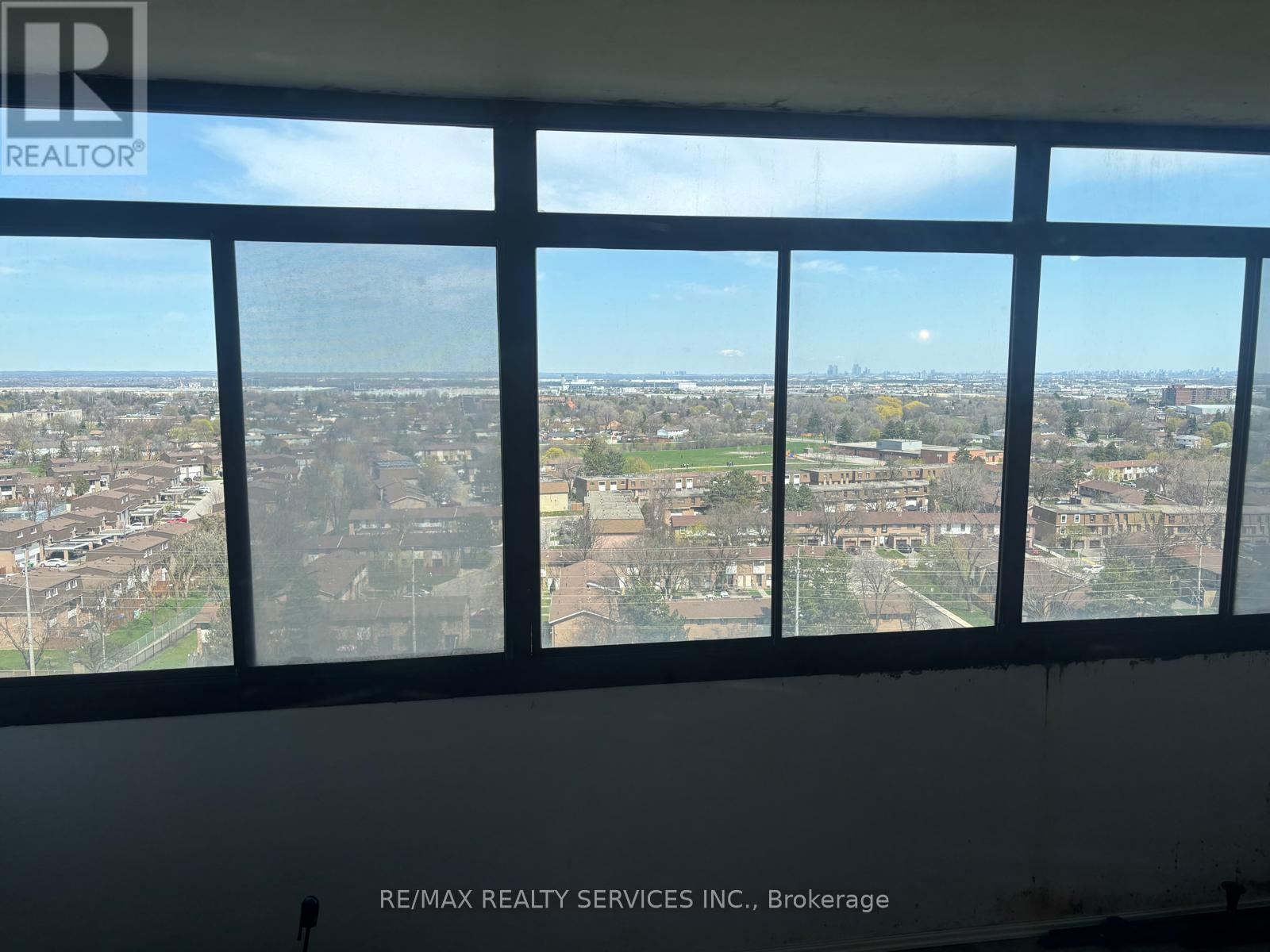 Apartment at 1605 - 18 KNIGHTSBRIDGE ROAD, Brampton (Queen Street Corridor)