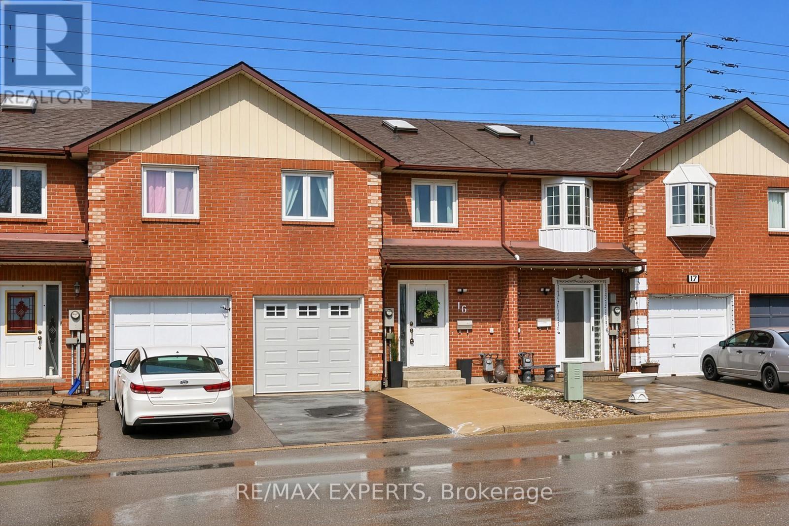 Townhouse at 16 HETHERINGTON PLACE, Brampton (Central Park)