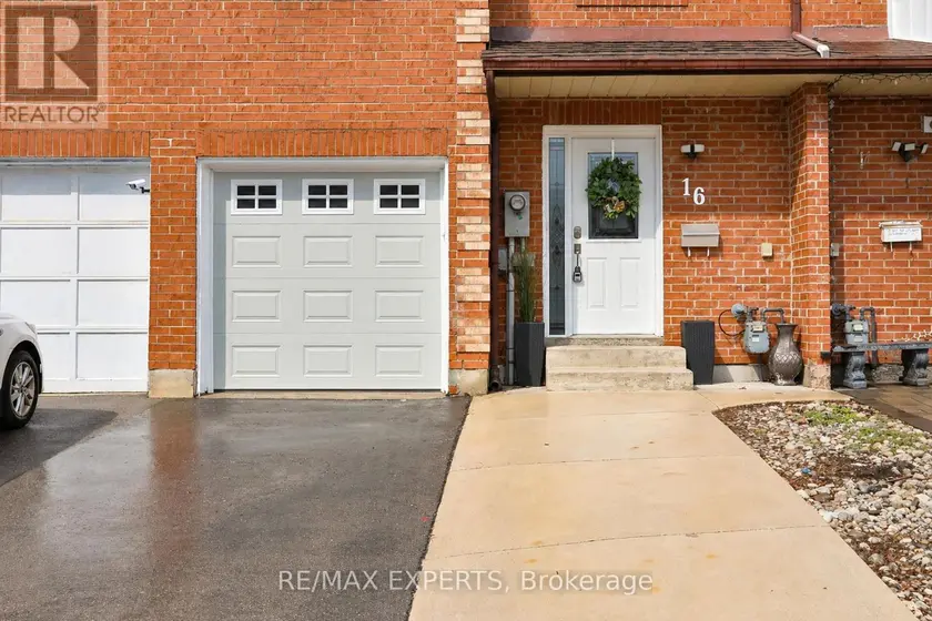 Townhouse at 16 HETHERINGTON PLACE, Brampton