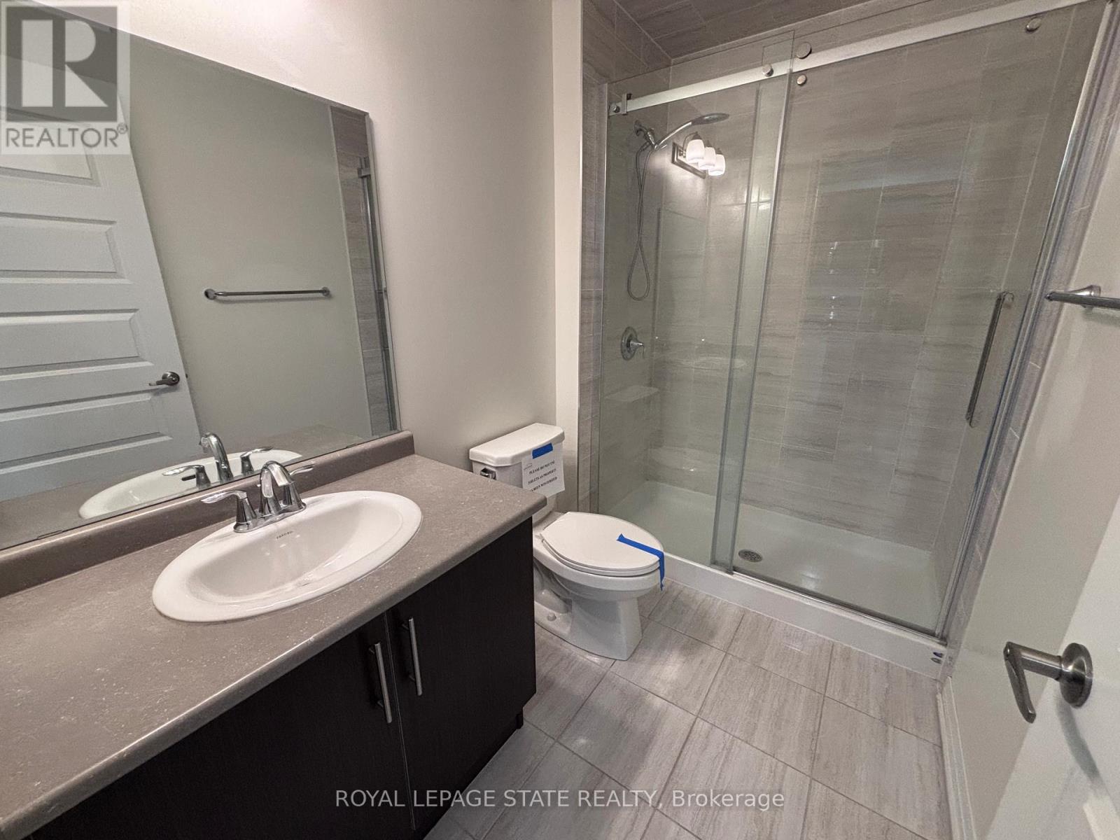 Apartment at 417 - 128 GROVEWOOD COMMON, Oakville