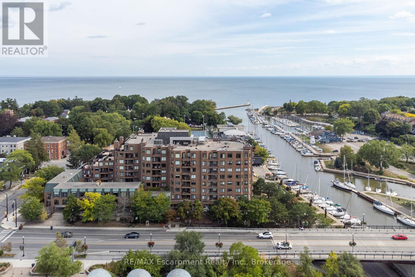 Apartment at 303 - 100 LAKESHORE ROAD E, Oakville (OO Old Oakville)
